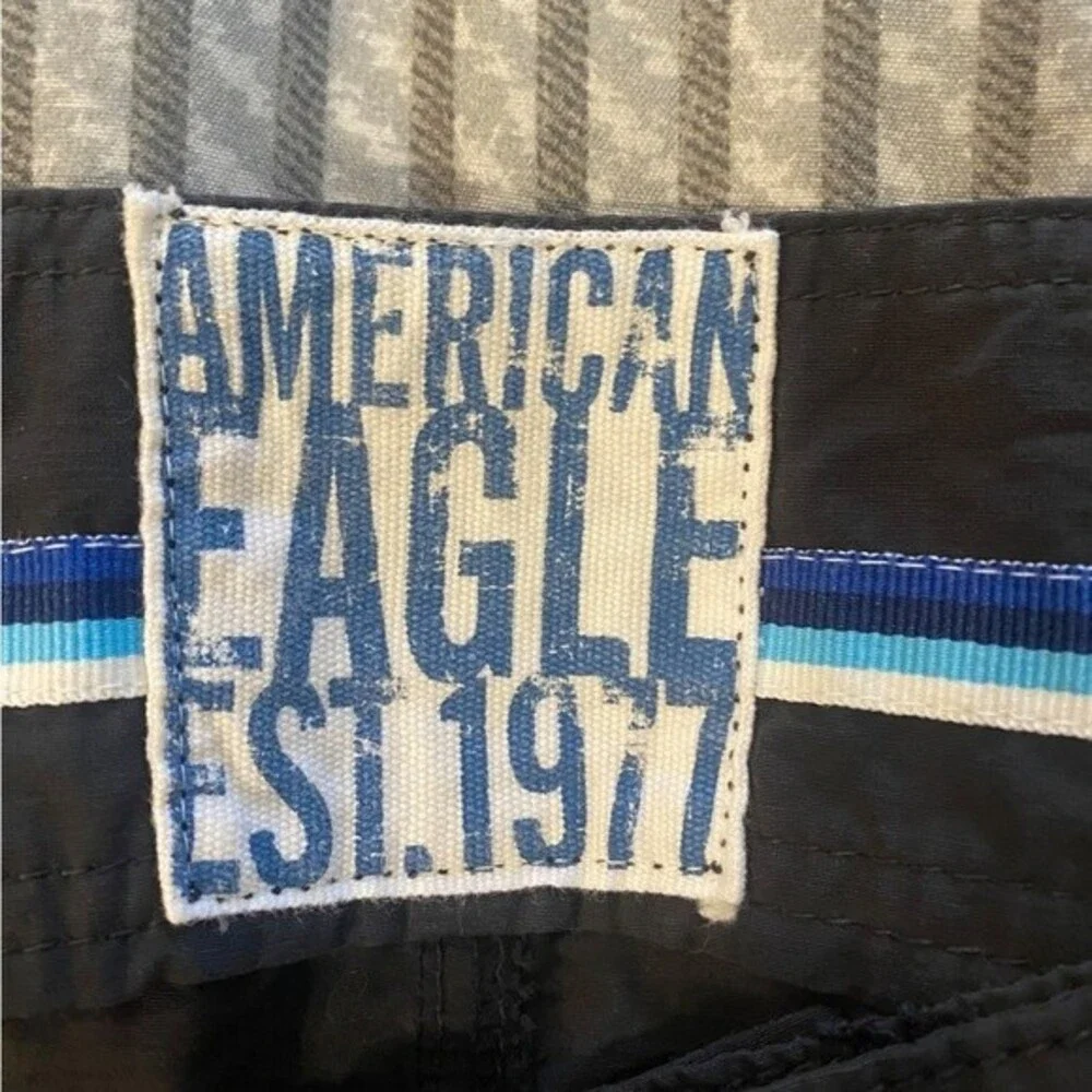 NWT men’s American Eagle swimtrunks / shorts size 28 gray with eagle logo - Picture 8 of 8